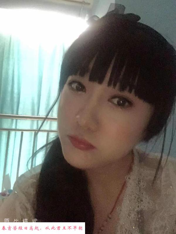 雨花客厅少妇 第1张