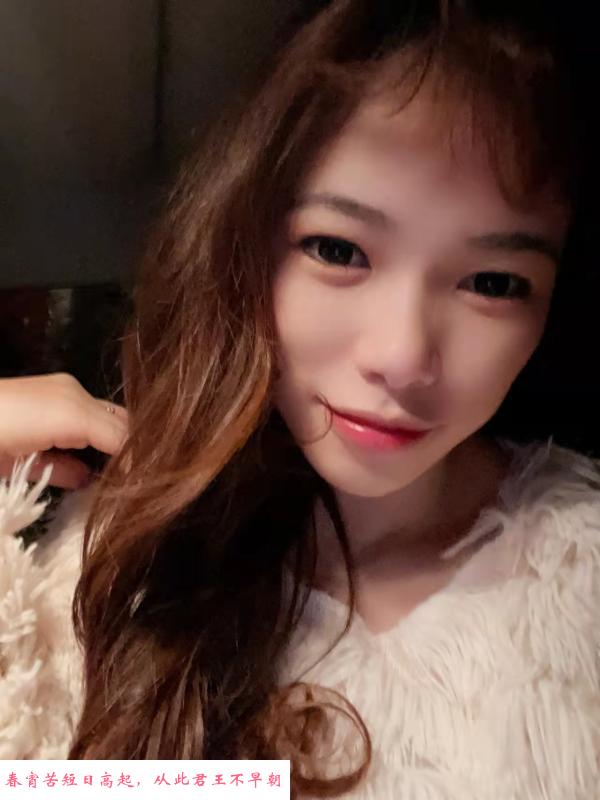 横岗灵灵颜值身材好 第1张
