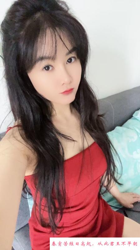边跳舞边服务的任冉 第2张