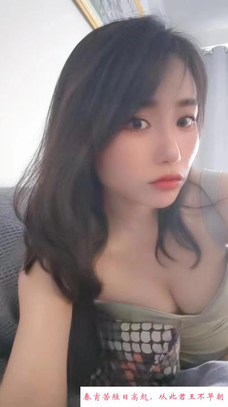 白云大胸小姐姐 第1张