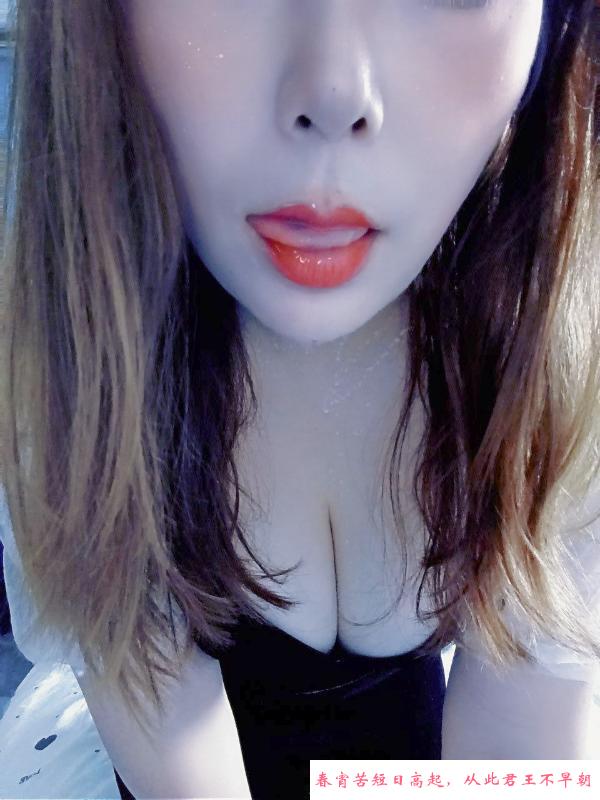喷S大胸翘臀人妻 第1张