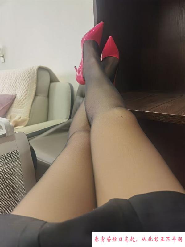 昆明美腿熟妇 第1张