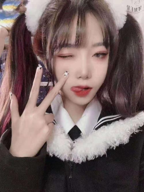 兼职嫩模小骚逼 第1张