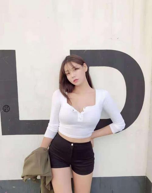 腼腆清纯妹妹雪儿兼职可月 第2张