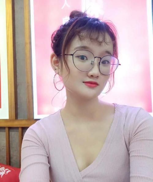 三亚清纯可爱女教师求榨干 第1张