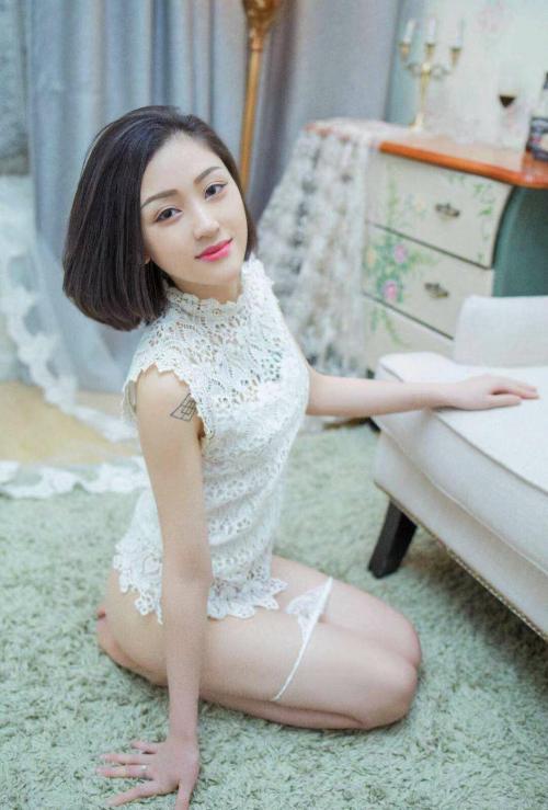 喜欢裸的女神约来酒店干 第2张