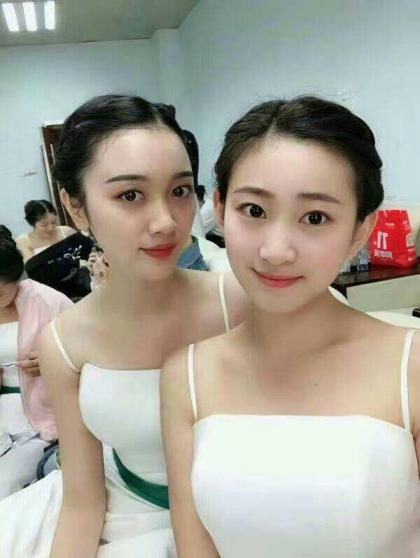 最美姐妹花 第1张