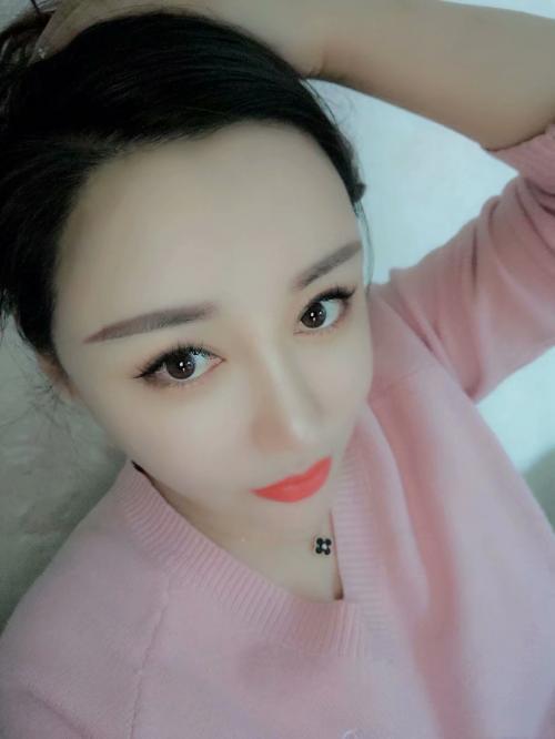 身材饱满粉嫩骚穴的兼职美女 第1张