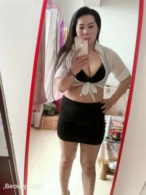 明珠广场大奶兼职熟女，性价比高同发威客 第1张