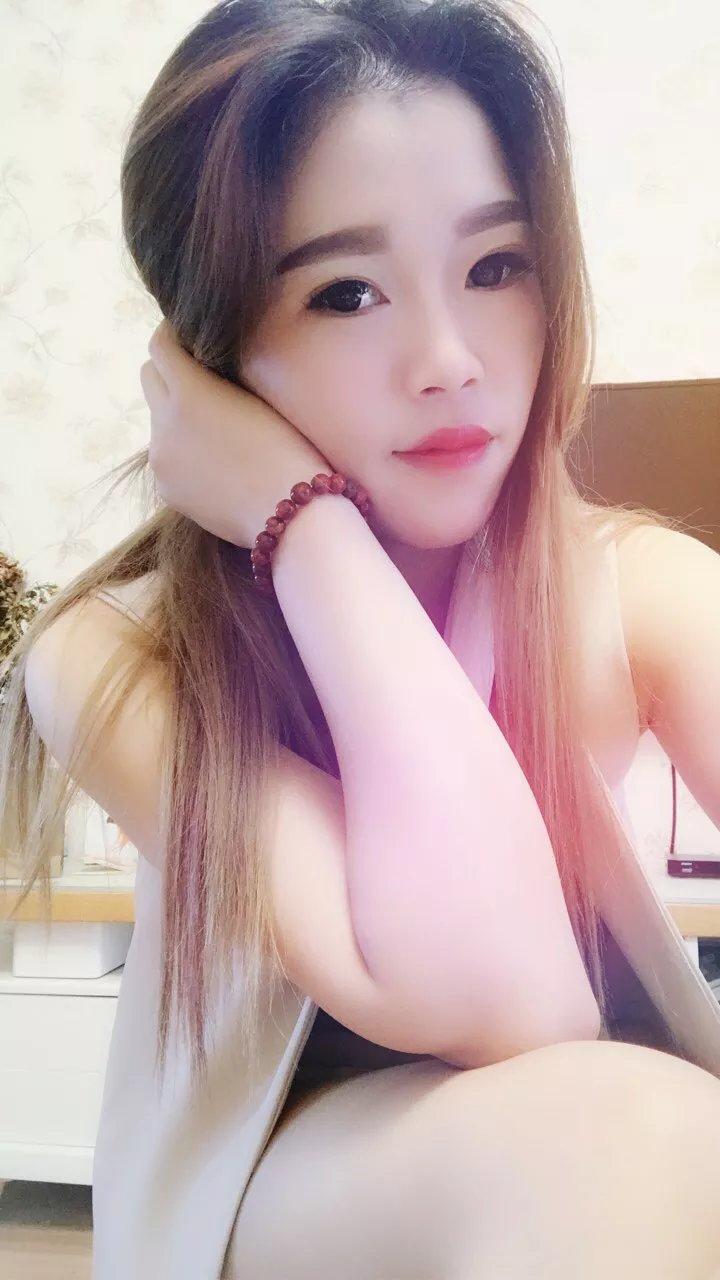 长宁颜值和身材都挺不错的轻熟美女 第1张