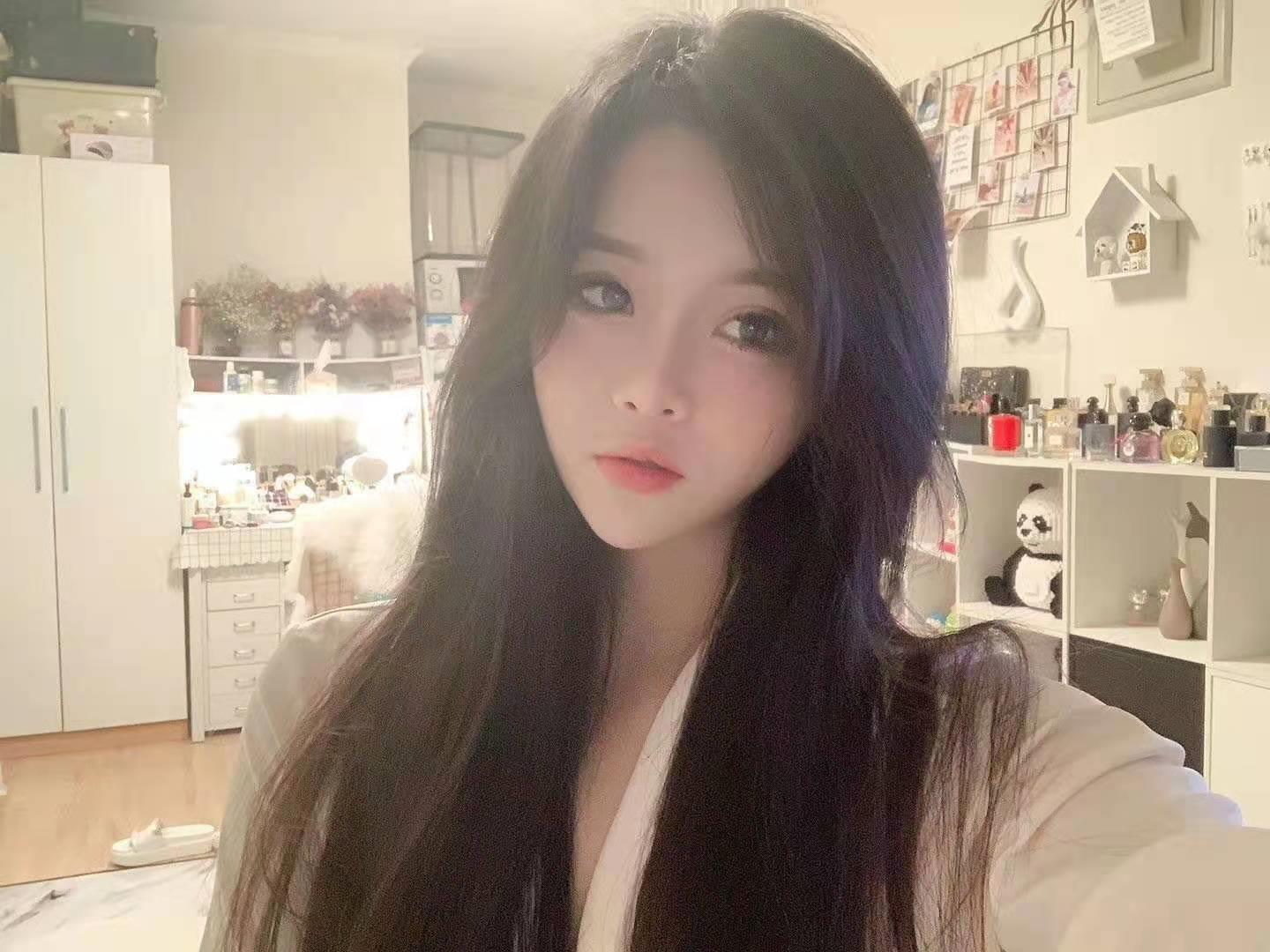 挺有活力的美女 第1张