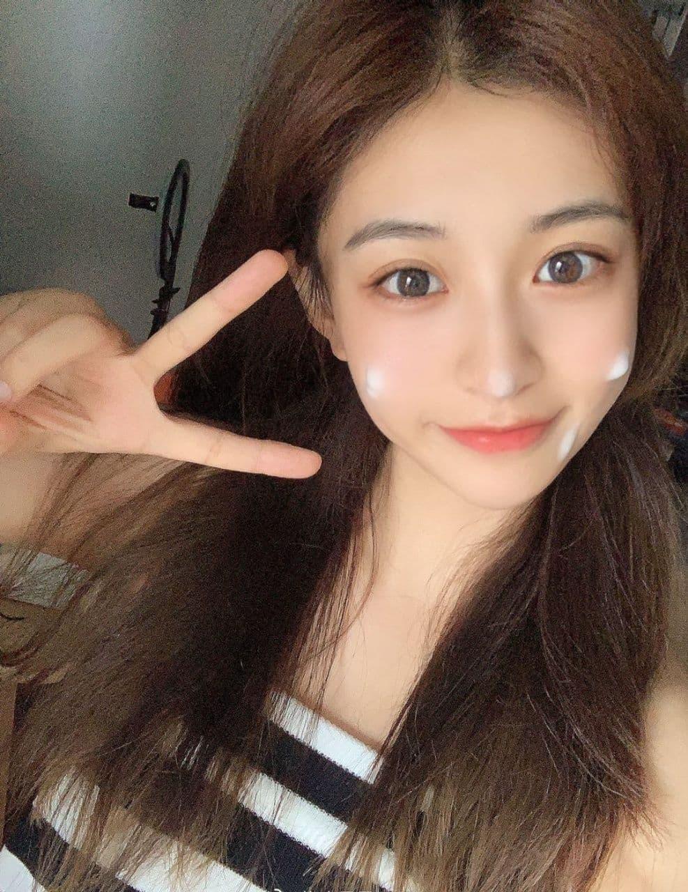 性感妩媚的妹子，身材够劲爆 第2张