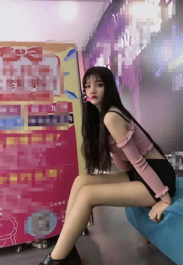 19岁清纯的小柒 第2张