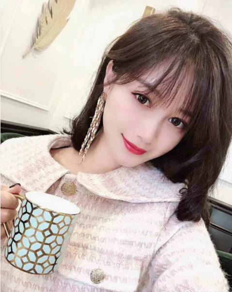 南山喜嫣：照片真实，颜值身材俱佳，挑逗型超骚嫩妹子 第1张