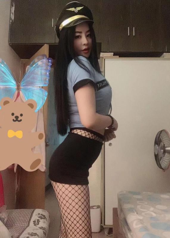制服超多的sisi 第1张
