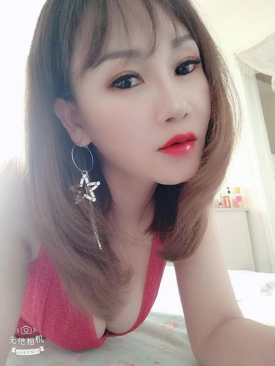 服务控入！纯骚逼控精大师，36D爆乳豪放性情 第2张