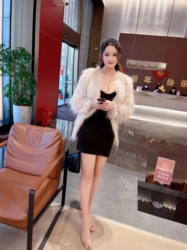 年轻嫩妹美腿很棒 第2张