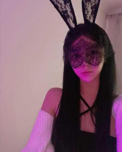 刚下水性感妩媚多姿的小姐姐 第3张