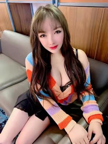 性价比的大胸妹 第1张