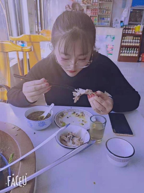 01年小胖妞 第1张
