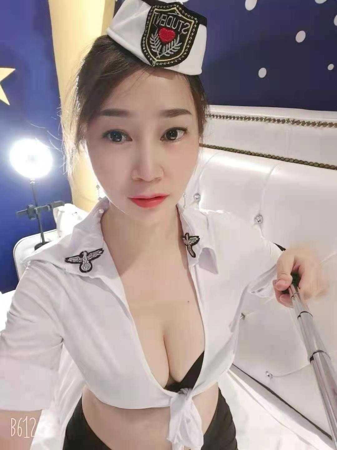 南山星星骚气十足性感水多 第1张