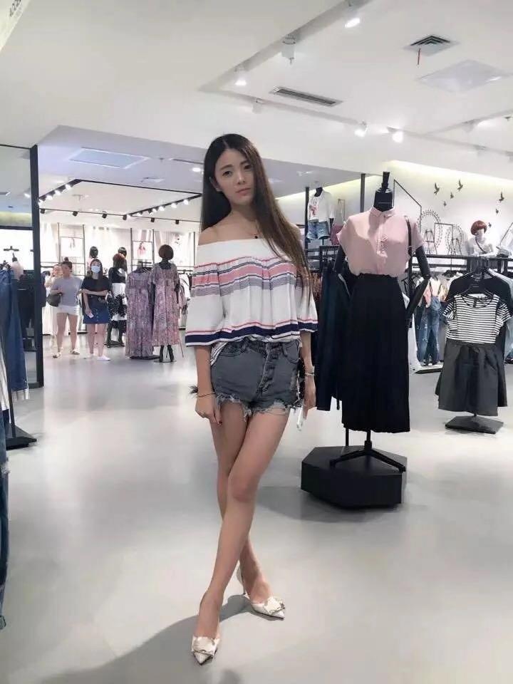 一个瘦小型小妹，随你白呼 第2张