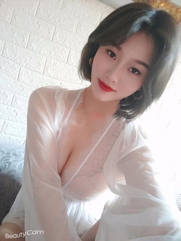 爆乳服务型美女 第1张
