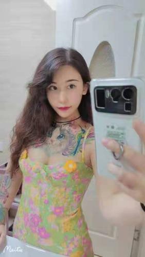 不可错过的极品经典纹身美女 第1张