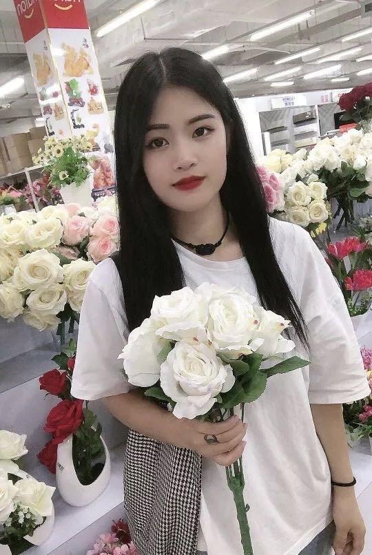 龙华小嫩妞梦梦 第2张