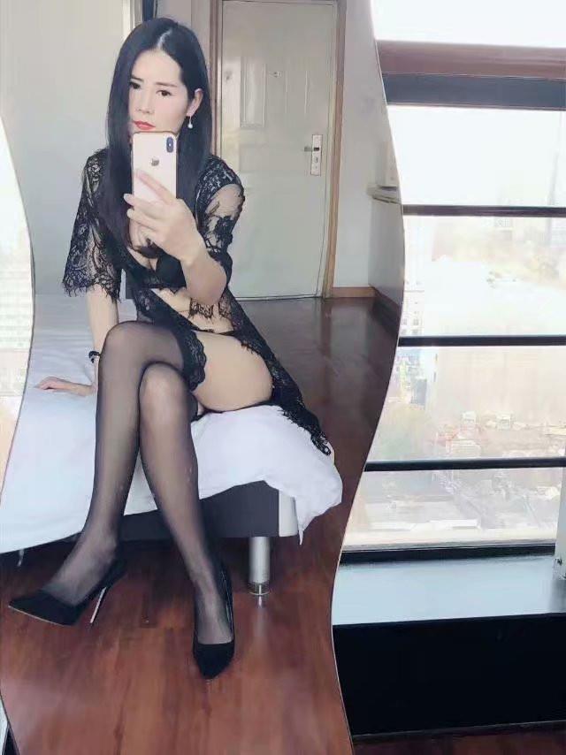 建业雅琪大长腿性感 第1张