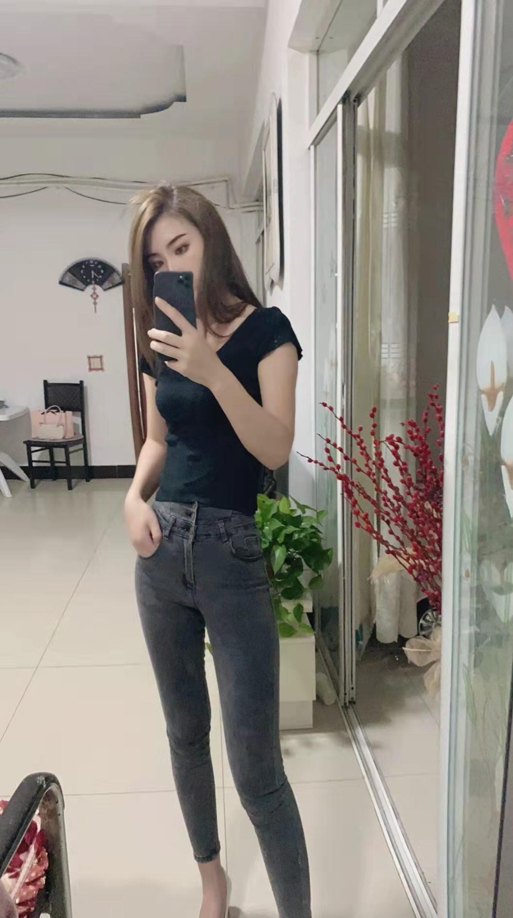 年轻妹妹水蛇般的身躯，极致的体验 第1张