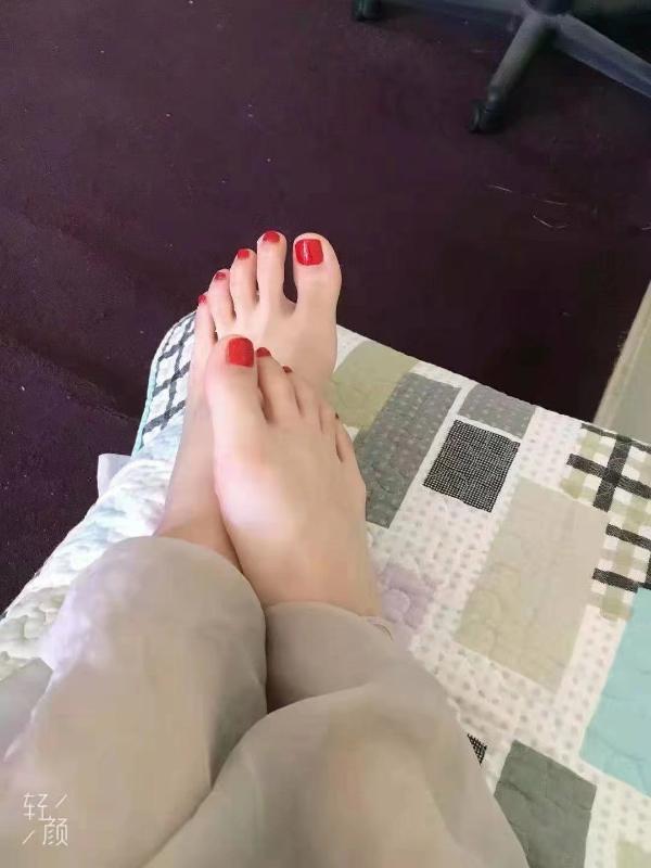 美足款少妇 第2张