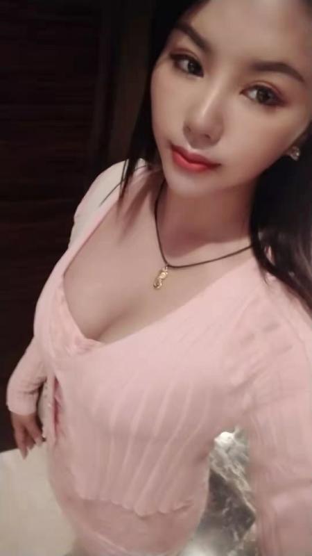 漂亮会玩的少妇 第1张