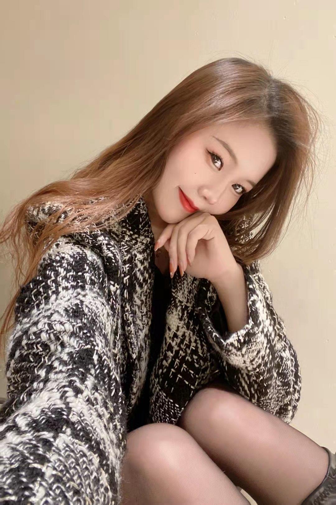兼职御姐型模特小姐姐，大长腿，丝袜制服 第2张