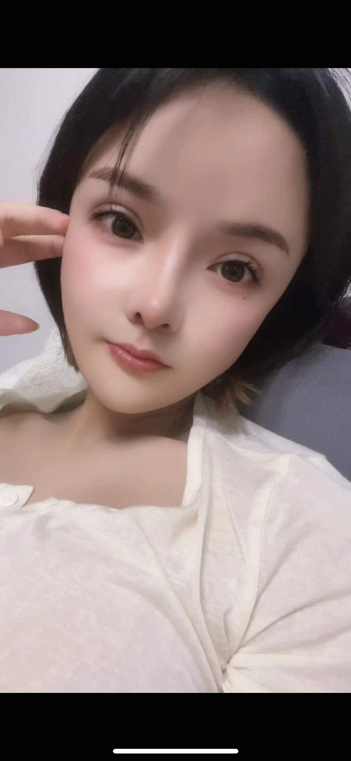 来自贵州的苗族兼职卖酒的mini小妹妹~娜娜 第5张