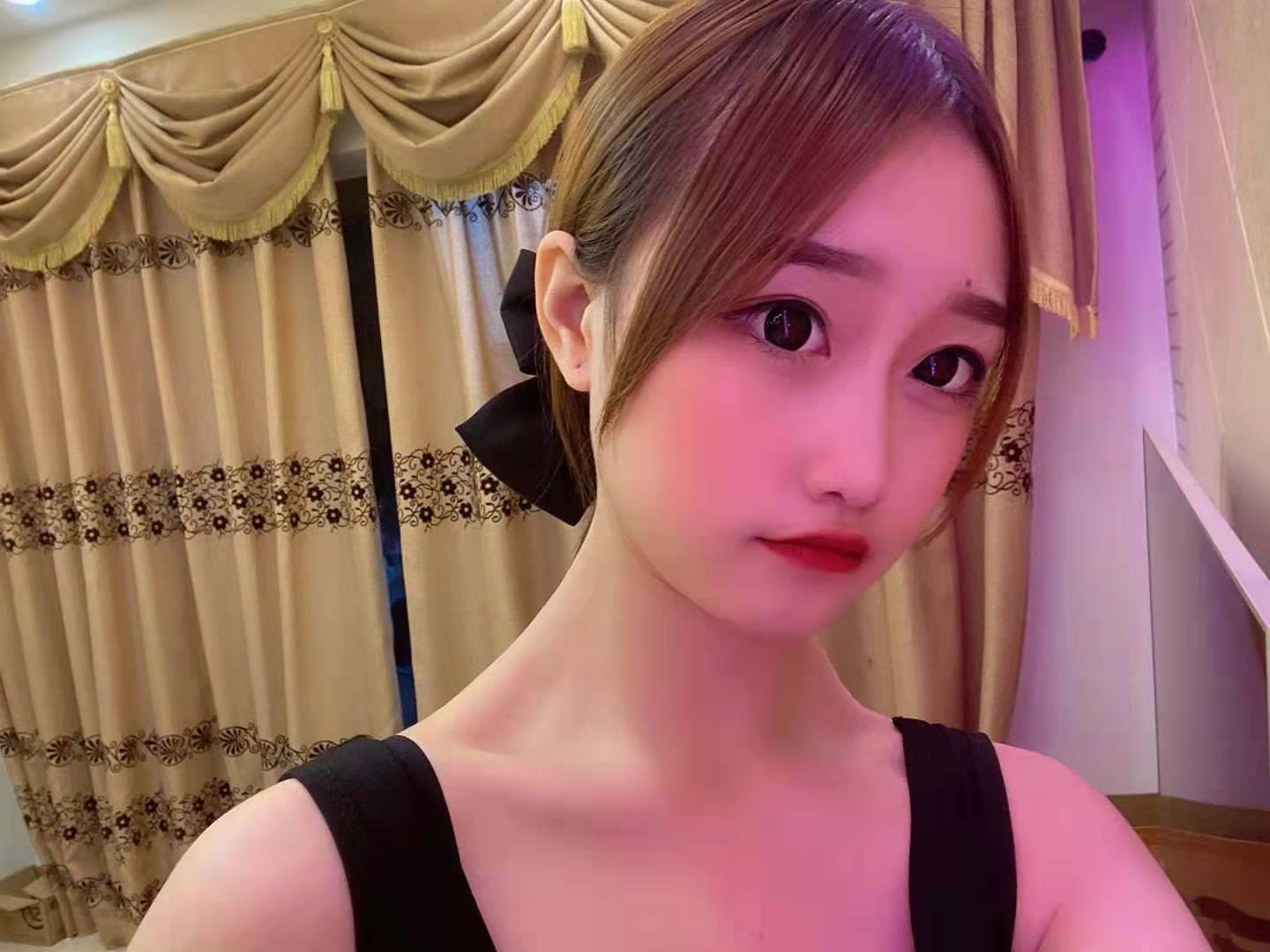 红牌楼白白的小妹 第1张