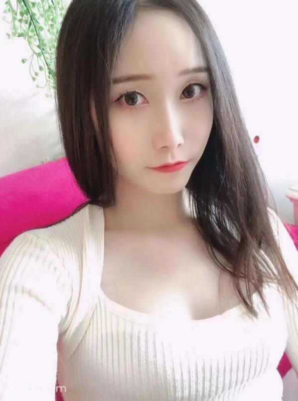 奶头很粉的美女，颜值也还行 第1张