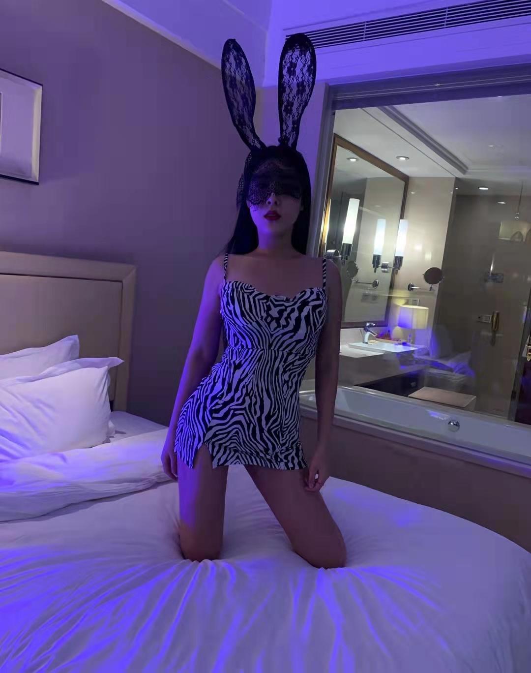 南开大长腿，兔女郎制服控，包子奶御姐的身材 第1张