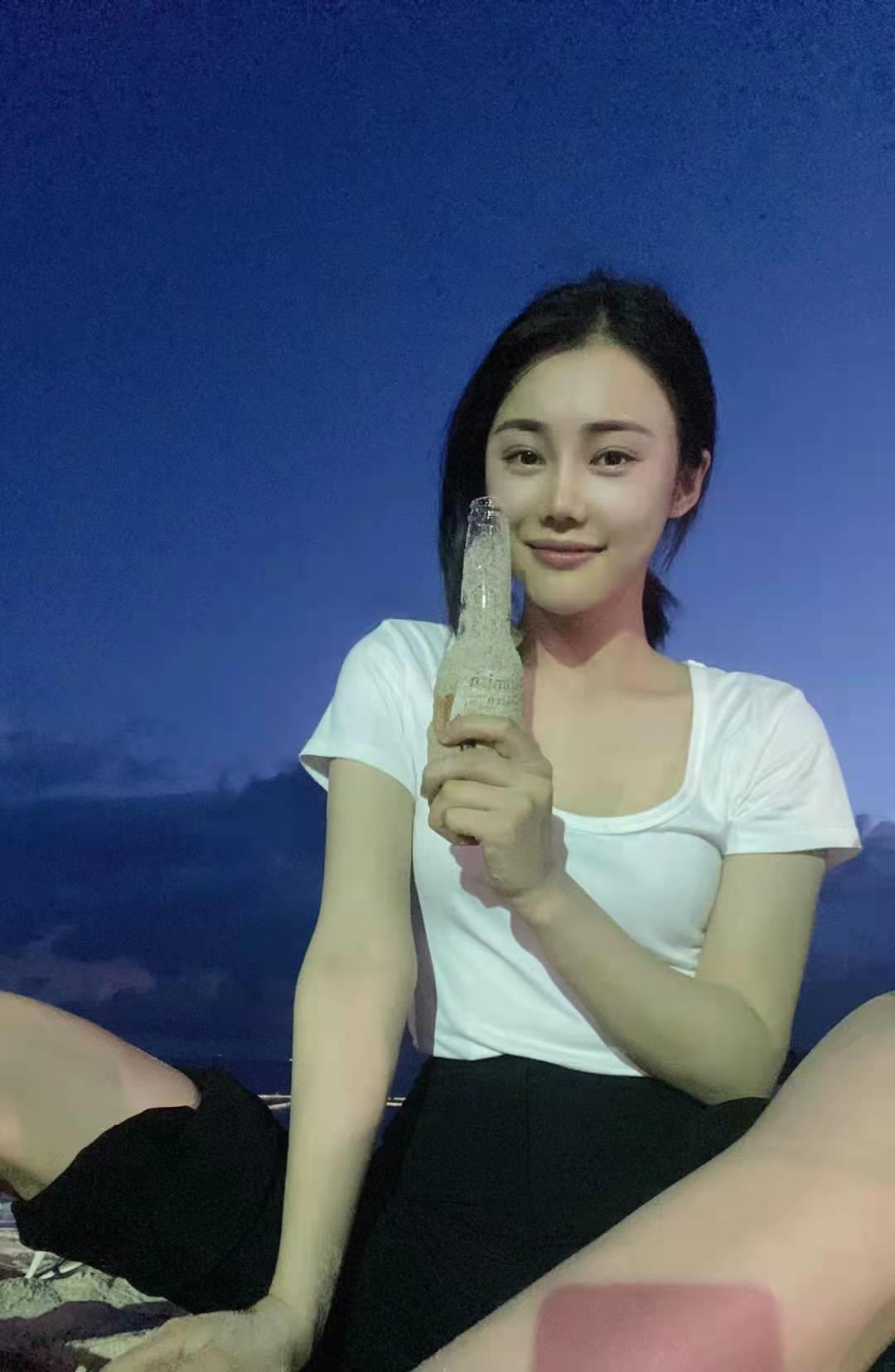 龙华娇小身材的喵喵 第4张