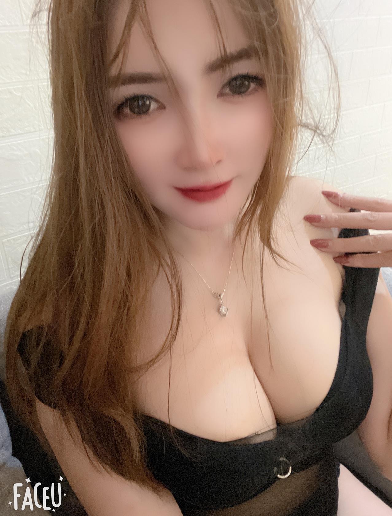 混血美女安娜，36D大胸，小翘臀很耐干 第2张