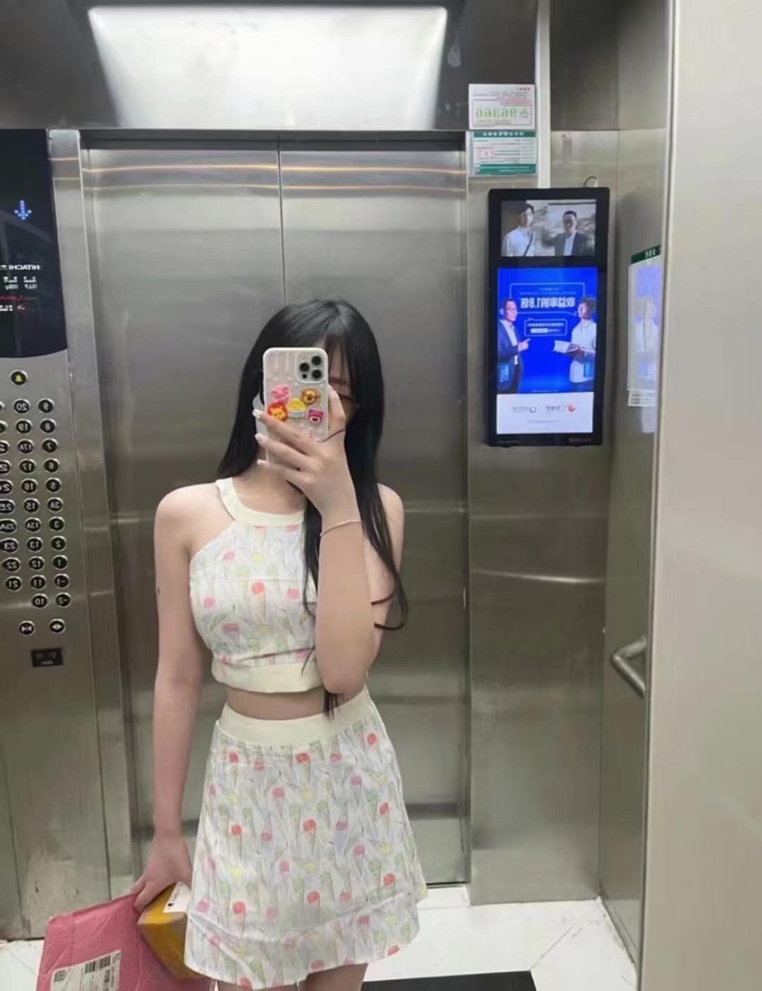 时代广场附近找的一个妹子，温柔体贴，蜜桃臀 第1张