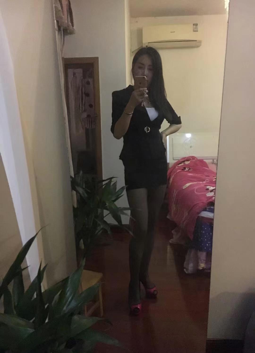 约战性感熟女姐姐 第3张