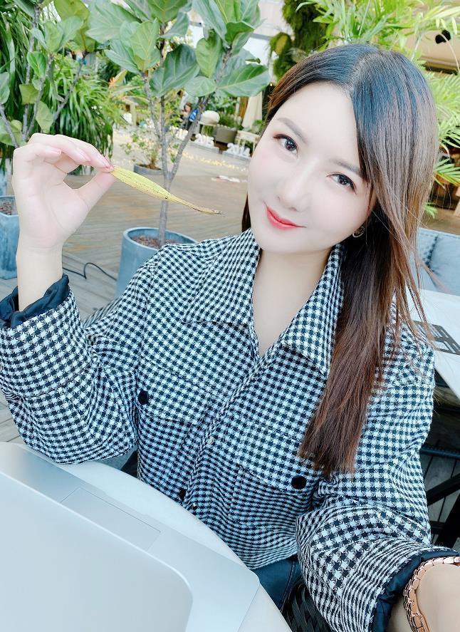 海珠丰满性感的紫楹 第1张