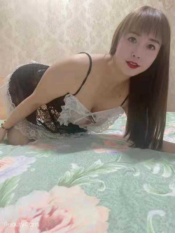 豪爽辣妹打开长腿，逼紧水多300就能操翻 第3张